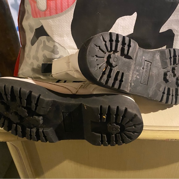 Boots - Picture 3 of 4